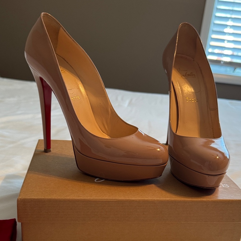 Christian Louboutin Bianca 140 Patent leather Nude size 41